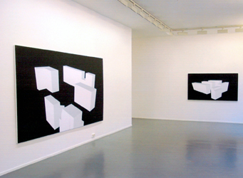 Janne Laurila, Untitled, 2000, acrylic on canvas, installation view Galleria Kari Kenetti